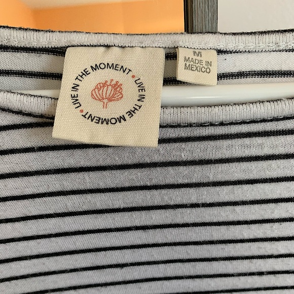 Live In The Moment Women’s Black White Striped Long Sleeve Tee Size Medium - Picture 3 of 3